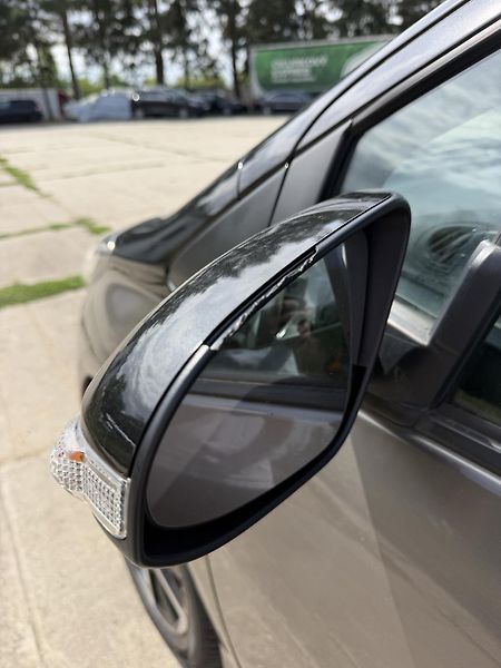 Toyota Yaris (2019) 1.5 Hybrid Select - fotka 15 z 16