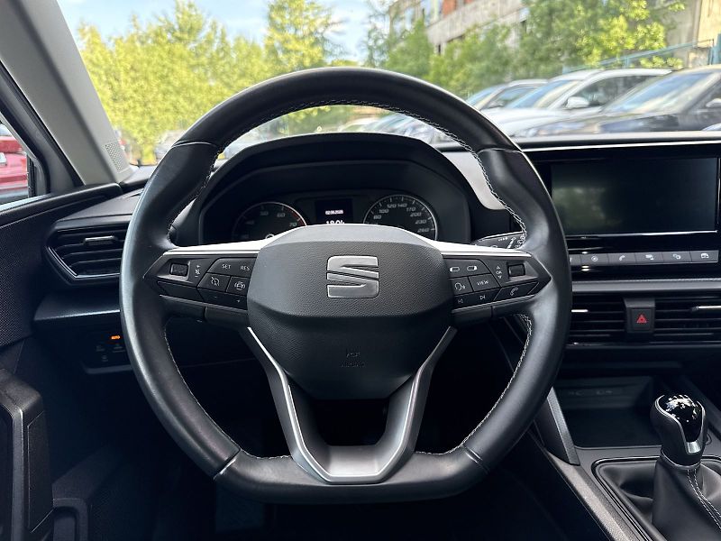 Seat Leon (2022) 1.0 TSI Reference - fotka 18 z 26