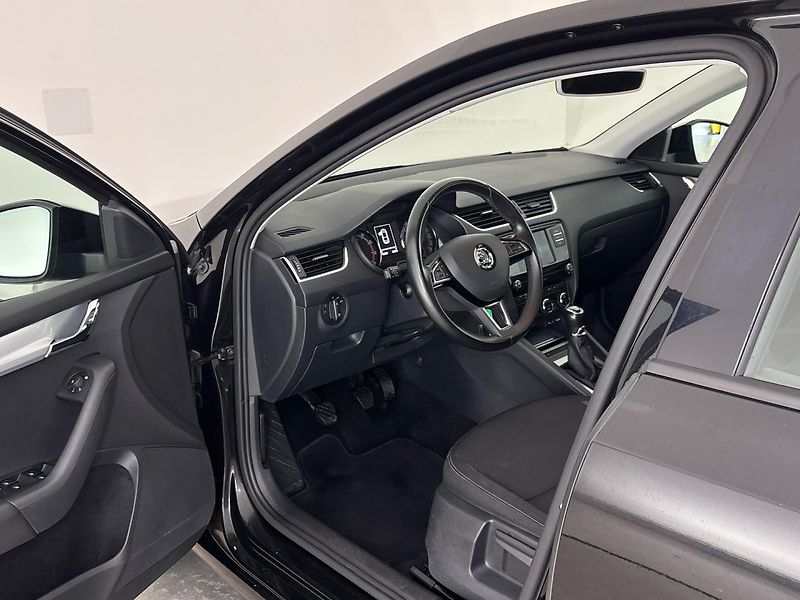 Škoda Octavia Ambition - fotka 6 z 28