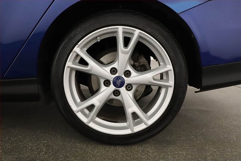 Ford Focus (2015) 1.5 EcoBoost, Xenony, Tempomat - fotka 18 z 18