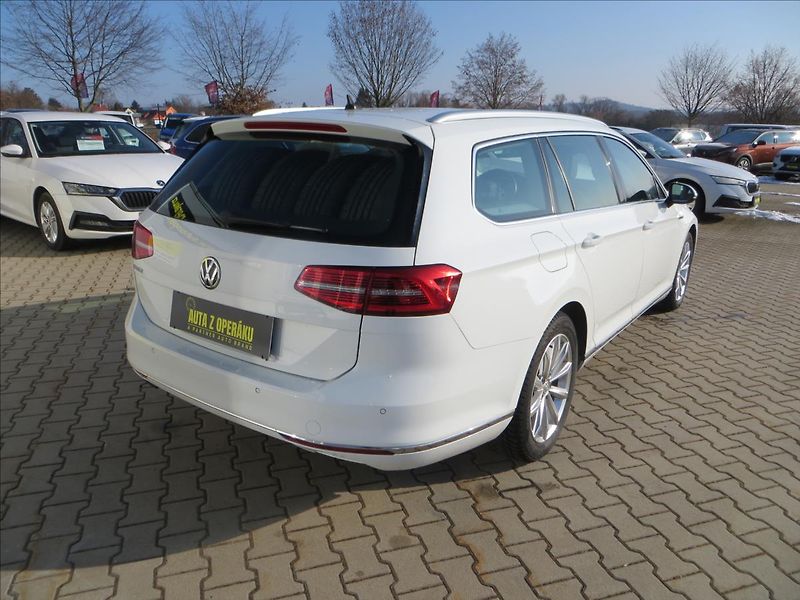 Volkswagen Passat 2,0 TDI 140kW 4MOT DSG H-Line - fotka 9 z 23