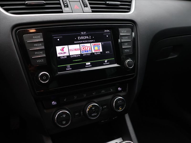 Škoda Octavia 1,6 TDI 81kW Style Sport SH CZ - fotka 15 z 25