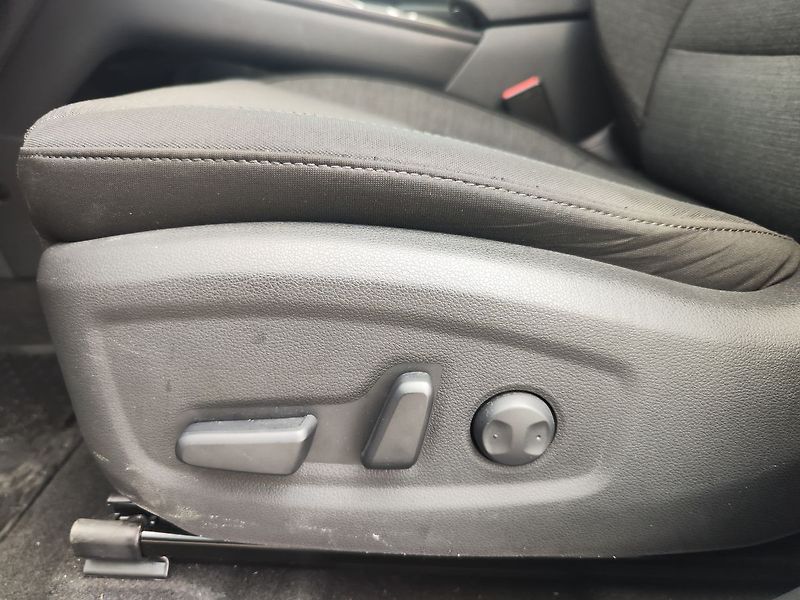 Hyundai Kona EV/150kW 64kWh Style AT - fotka 33 z 35
