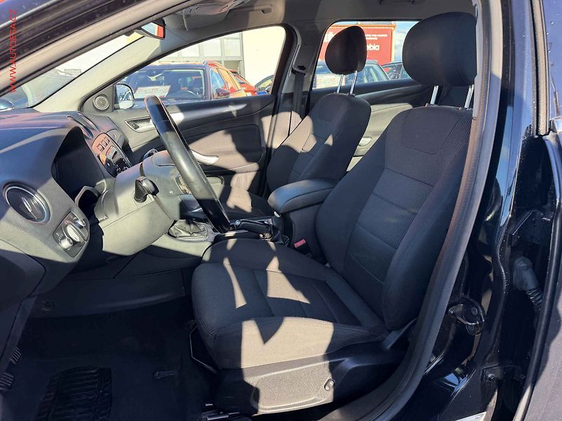 Ford Mondeo (2011) 2.0 TDCi, Titanium - fotka 9 z 16