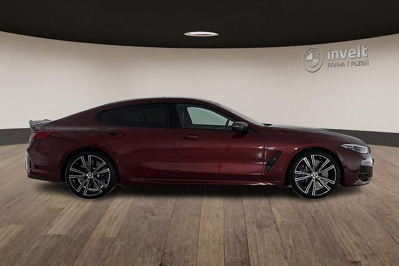 BMW Řada 8 M850i xDrive - fotka 2 z 28