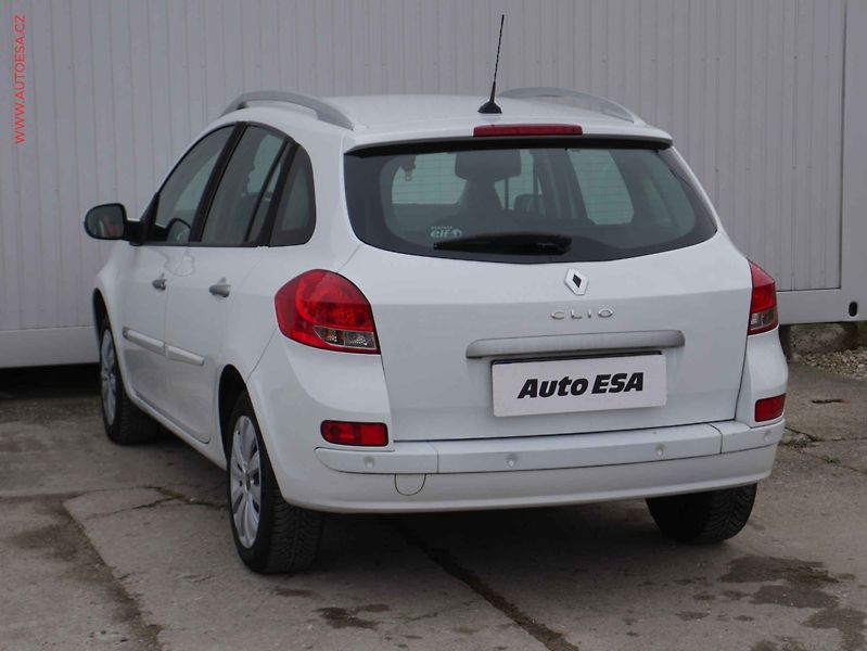 Renault Clio (2009) 1.6i, AT, navi, AC - fotka 4 z 14