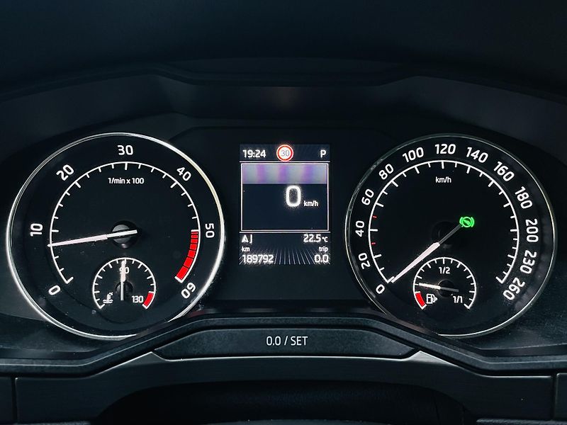 Škoda Superb 2.0TDI DSG TAŽNÉ NEZÁVISLE TOP - fotka 50 z 53