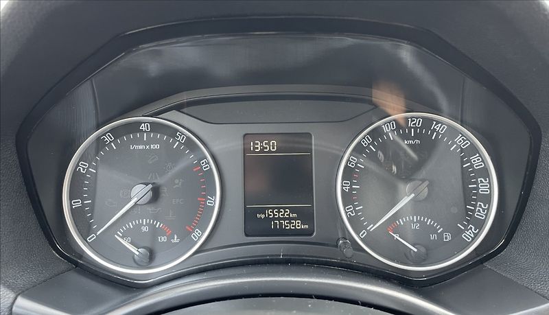 Škoda Octavia 1,4 TSi,90kW,serv.kn. - fotka 13 z 19