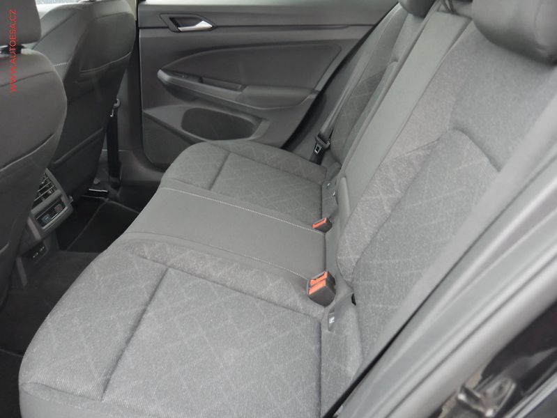 Volkswagen Golf (2021) 1.5TSi, ČR, Life, LED, park - fotka 10 z 22