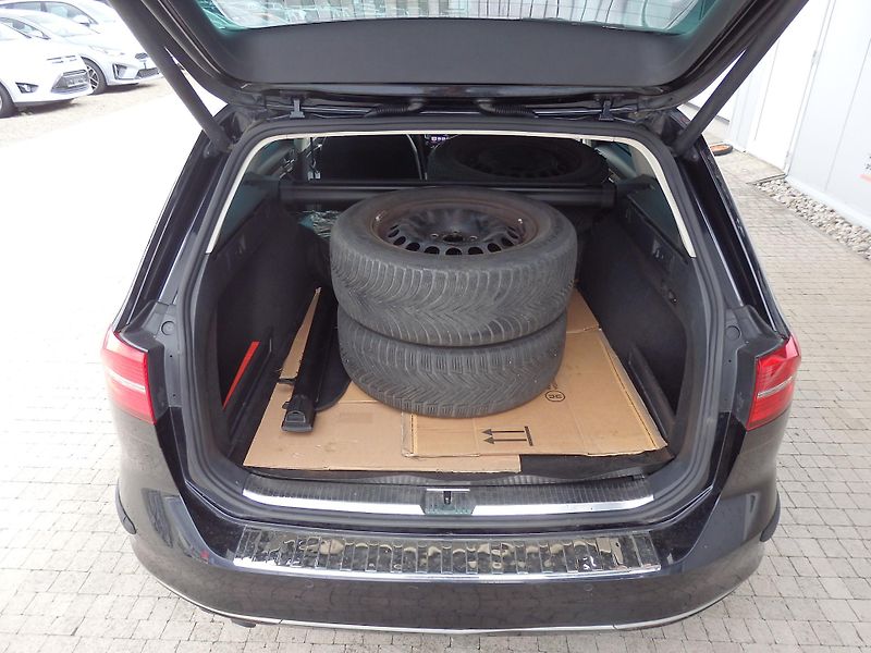 Volkswagen Passat 2.0 TDI 140 kW ZÁVĚS - fotka 8 z 26