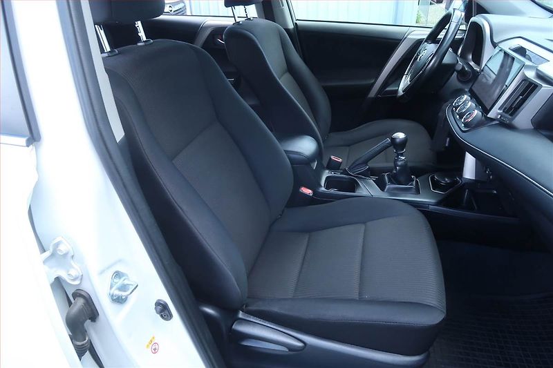 Toyota RAV4 (2016) 2.0 VVT-i, 4X4, Serv.kniha - fotka 9 z 19