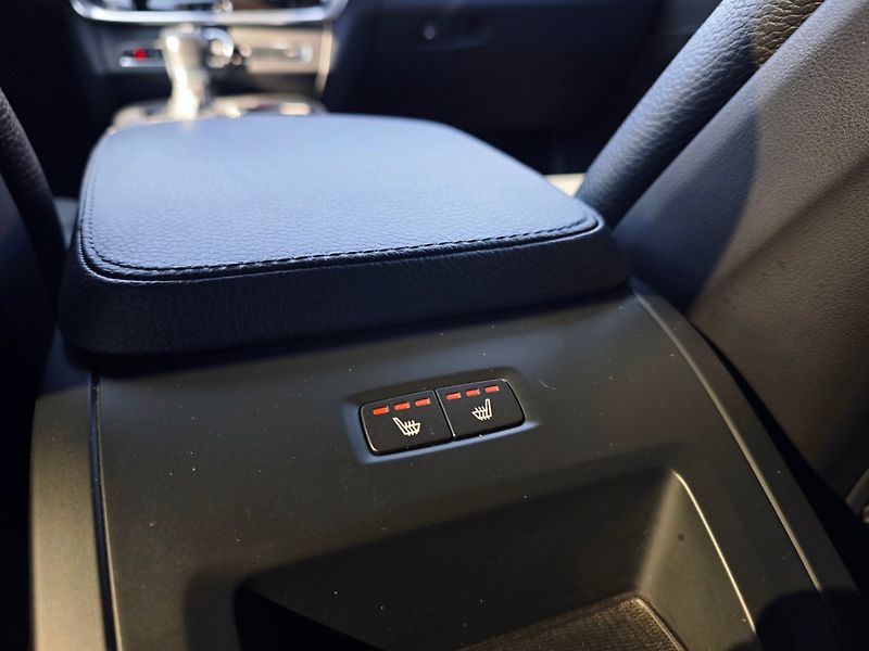 Volvo V90 (2019) 2.0 D4 Momentum 140kW 8AT - fotka 32 z 43