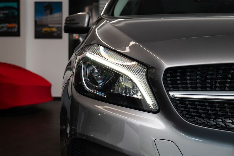 Mercedes-Benz Třídy A 180d - fotka 15 z 16