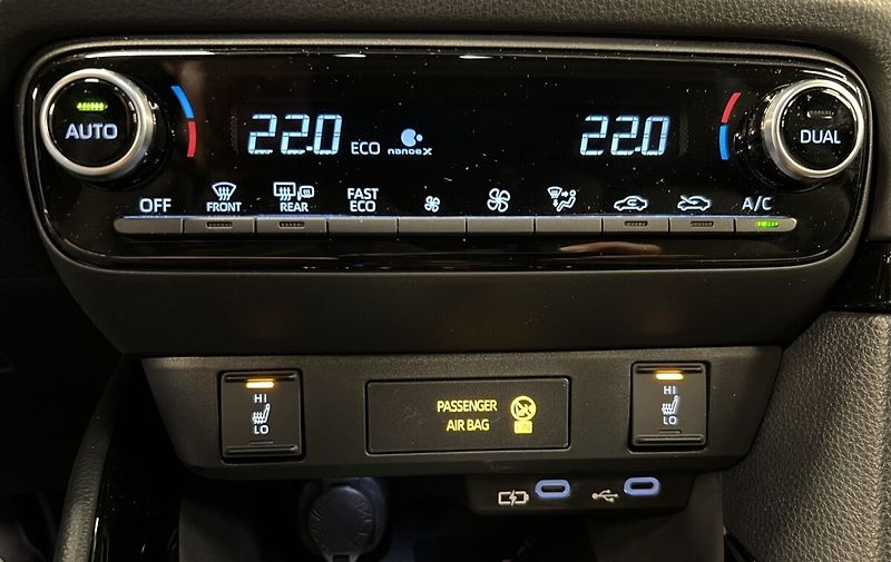 Toyota Yaris 1.5 Hybrid AT EXECUTIVE VIP SK - fotka 7 z 18