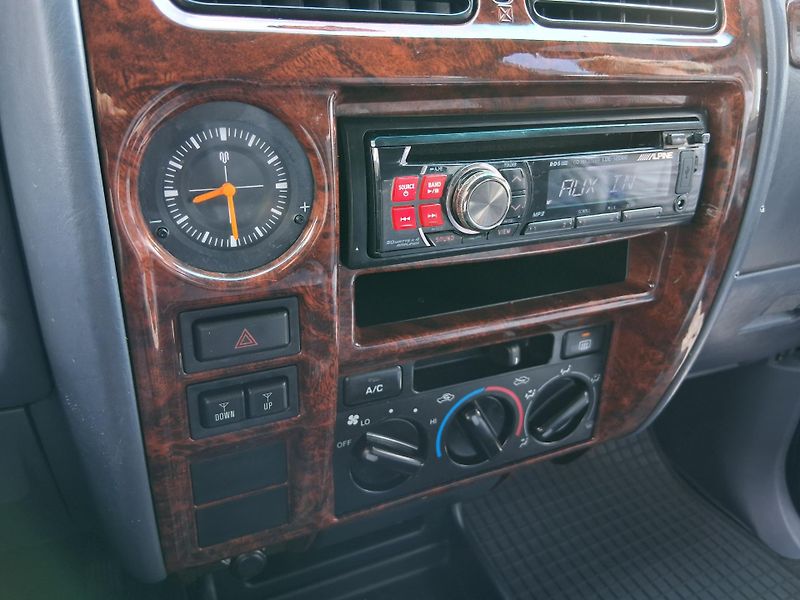Toyota Land Cruiser 3.0 TD GX 4x4 92 kW  - fotka 13 z 24
