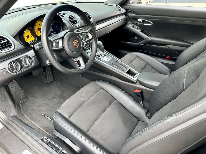 Porsche Cayman (2022) 718 220kW - fotka 6 z 22