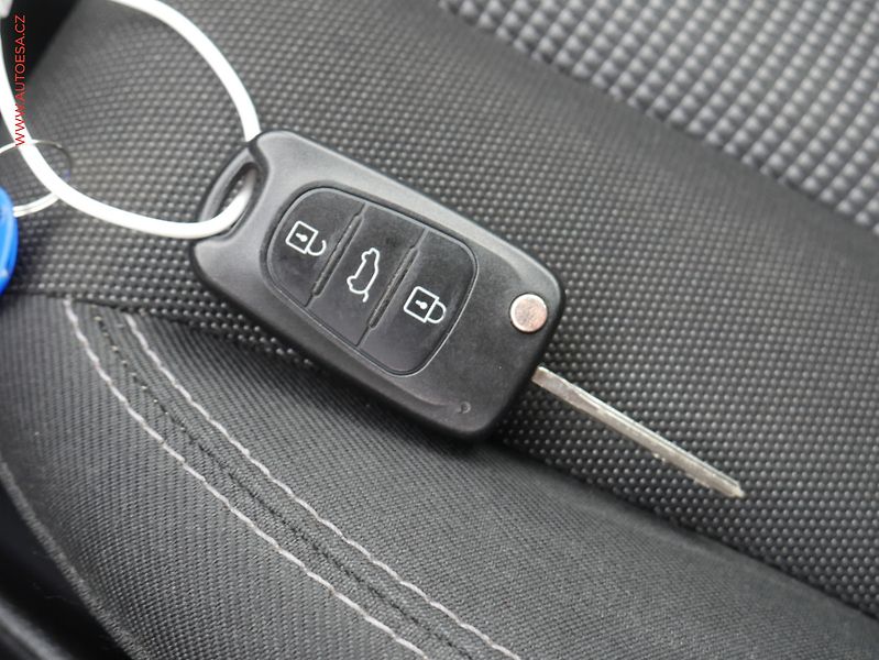 Hyundai i30 (2012) 1.4 i, ČR, AC - fotka 16 z 16