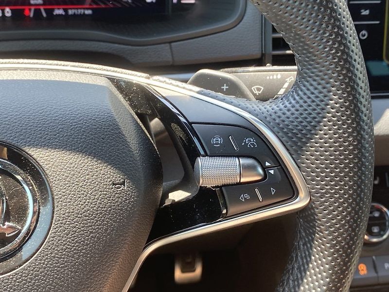 Škoda Karoq 2.0TSi, ČR, Sportline,DSG, 4x4 - fotka 17 z 33