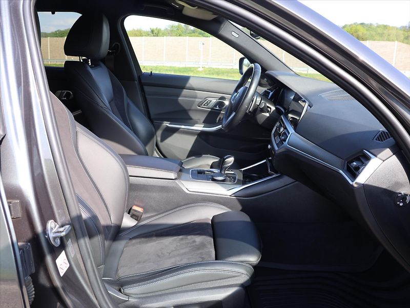BMW Řada 3 3,0 M340d 250 kW xDrive CZ DPH - fotka 13 z 40