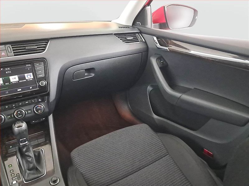 Škoda Octavia (2017) 1.6 TDI, Automat, Navi - fotka 8 z 22