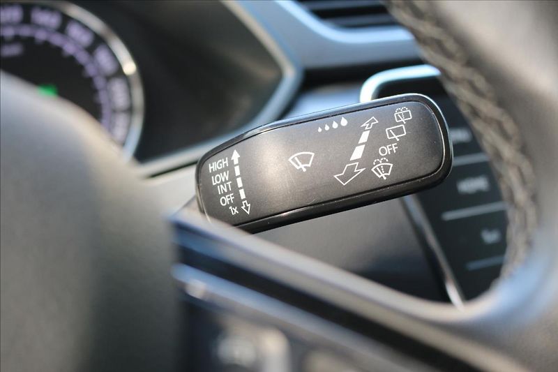 Škoda Superb 2,0 TDi, DSG , 4x4 - fotka 19 z 52