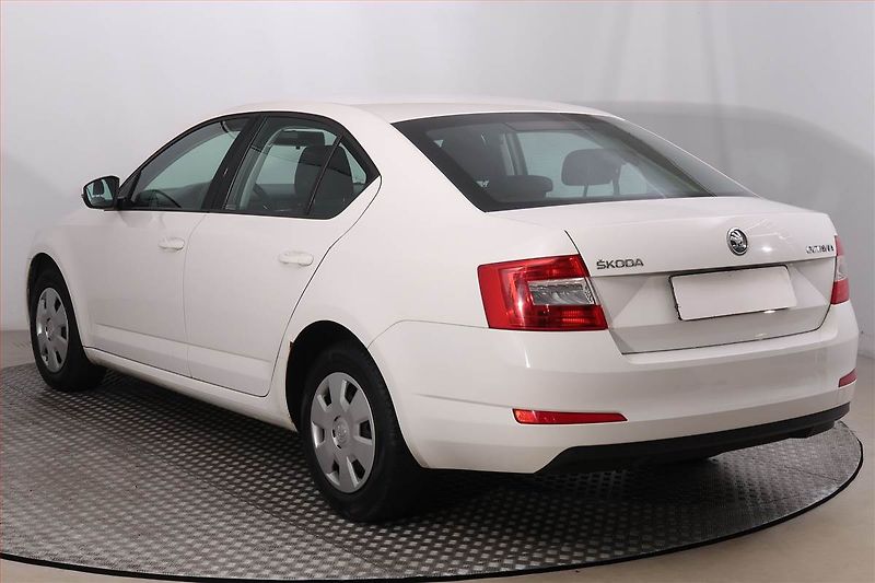 Škoda Octavia (2013) 1.6 TDI, Park. senzory - fotka 4 z 15