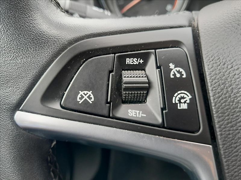 Opel Astra 1,6 TDCI 100kW SPORTS TOURER - fotka 40 z 51