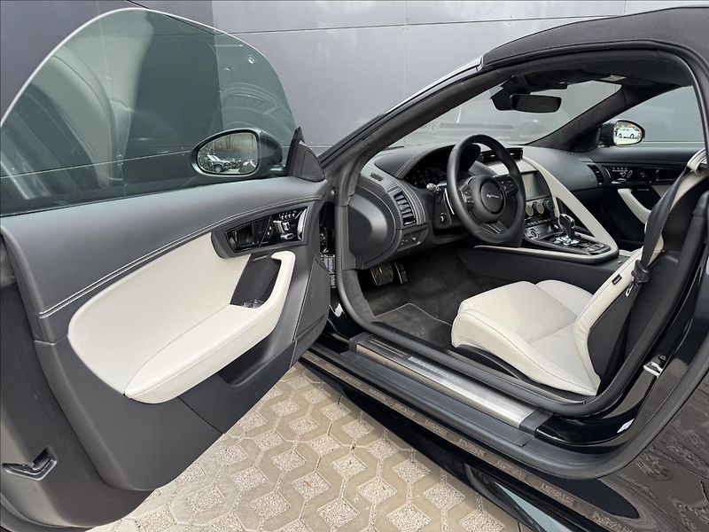 Jaguar F-Type 5,0 P450 V8 75 RWD ZÁRUKA - fotka 11 z 25