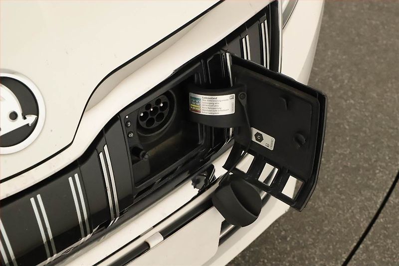Škoda Superb (2020) iV 1.4 TSI PHEV - fotka 21 z 22