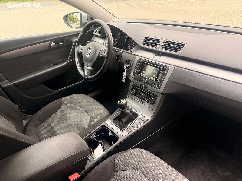 Volkswagen Passat (2011) 2.0TDI, 103kw - fotka 10 z 20