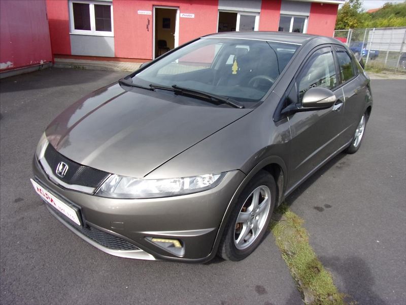 Honda Civic 1,3 i-DSI Comfort - fotka 7 z 24