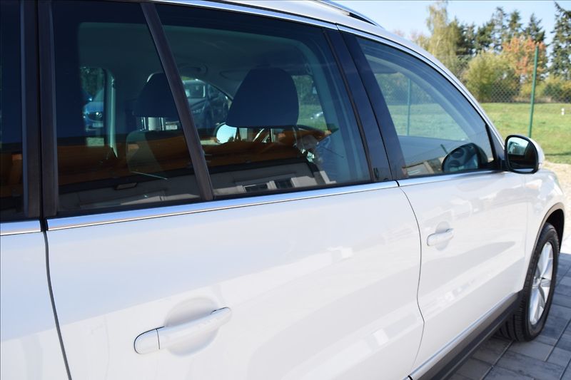 Volkswagen Tiguan 2,0 TDI 81KW ALU NÍZKÝ NÁJEZD - fotka 7 z 47