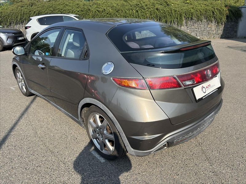 Honda Civic 1,8 V-Tec 103kW 1.ČR SERVISKA - fotka 3 z 31