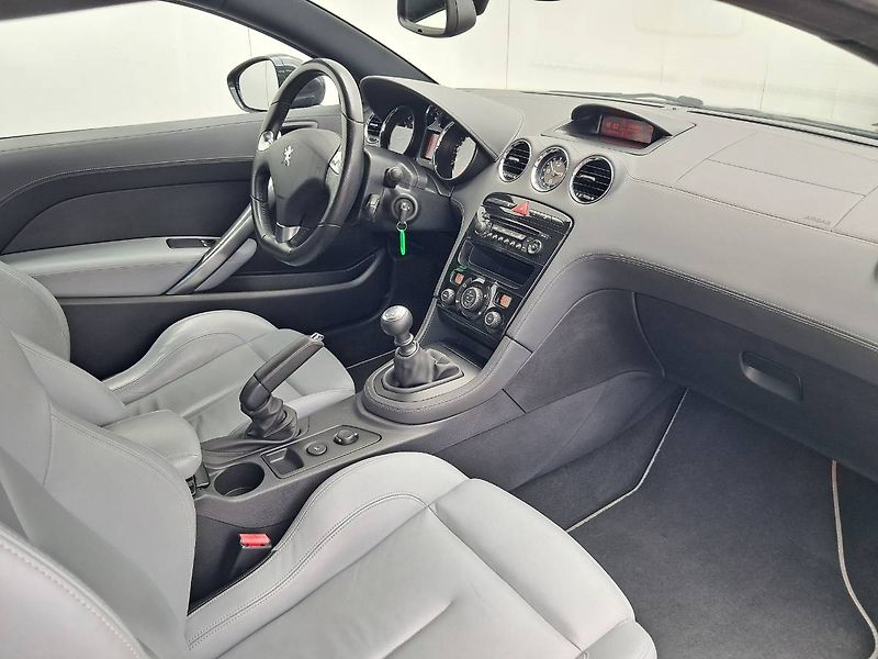 Peugeot RCZ (2010) 1.6 16V THP / 115 kW M6 - fotka 14 z 22
