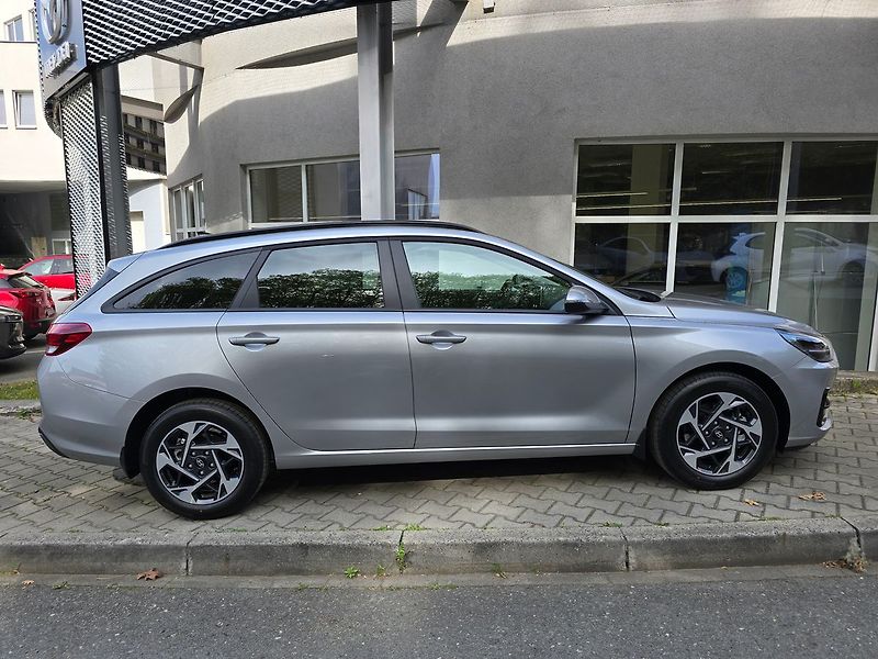 Hyundai i30 (2026) 1.0 T-GDi Go Czech - fotka 6 z 25
