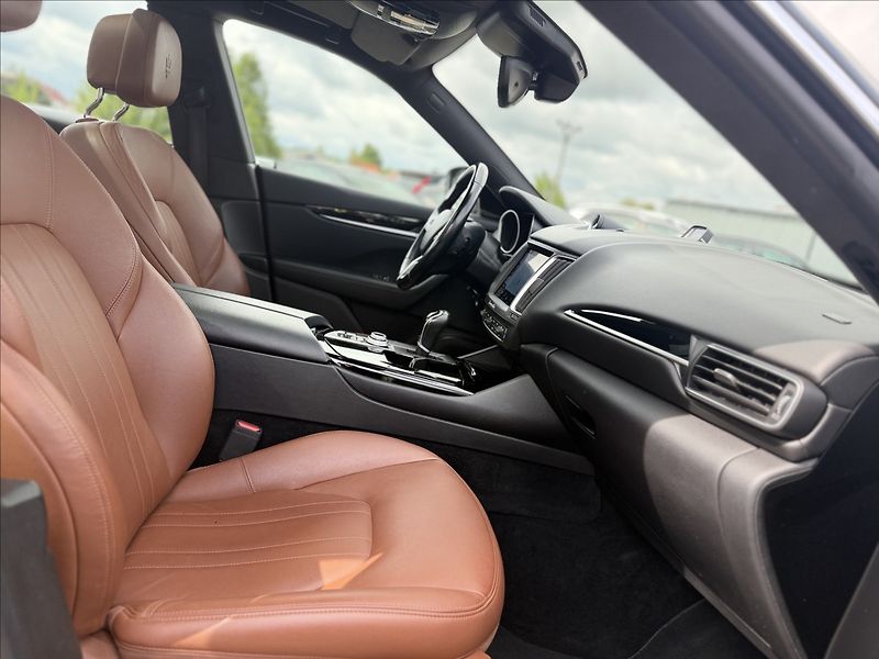 Maserati Levante 3,0 Q4 A/T 202kW - fotka 28 z 31