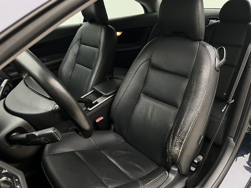 Volvo C70 MOMENTUM - fotka 16 z 33