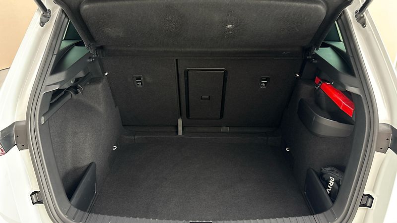 Škoda Karoq 1.5 TSI DSG Sportline - fotka 17 z 26