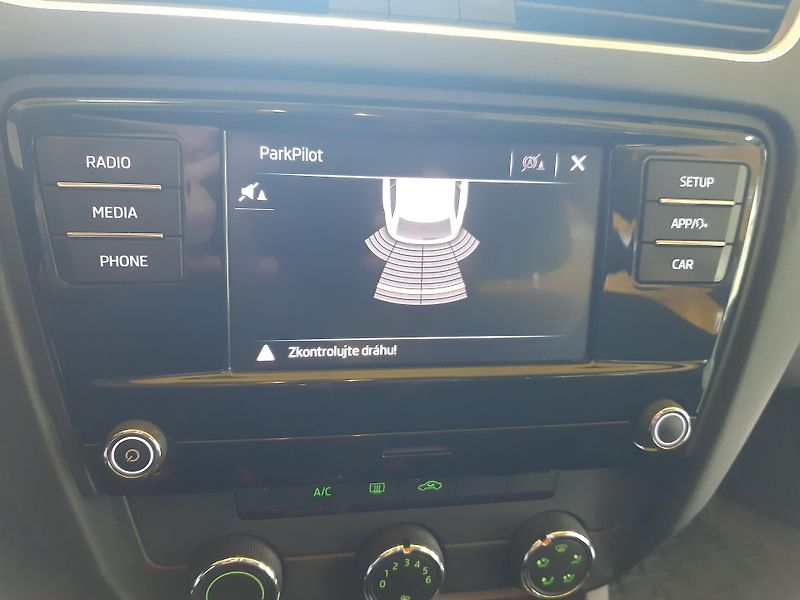 Škoda Octavia 2.0 TDI COMBI KLIMA 122000km!! - fotka 11 z 17