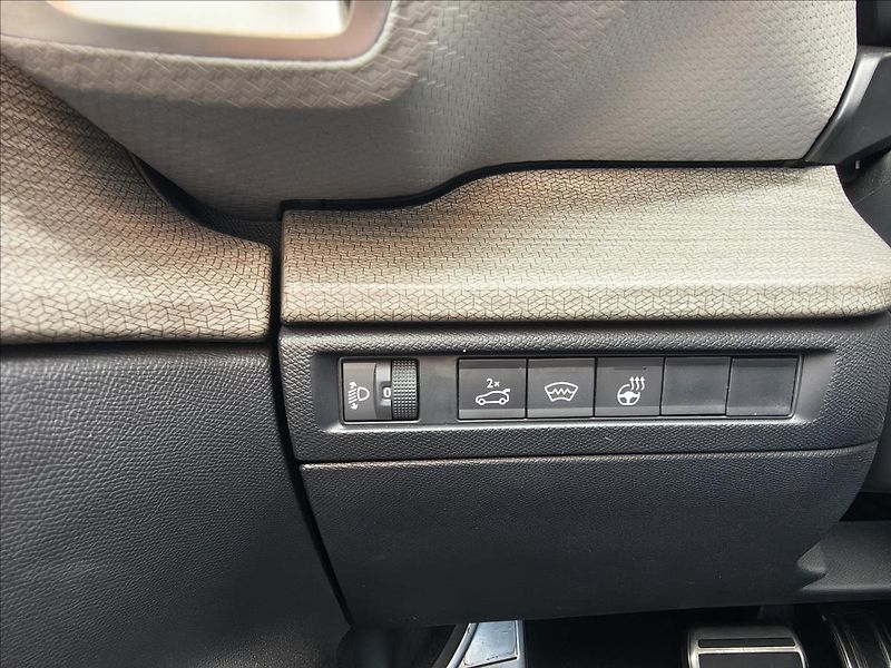 Citroën C5 X 1,6   PT180 K SHINE Pack - fotka 16 z 21