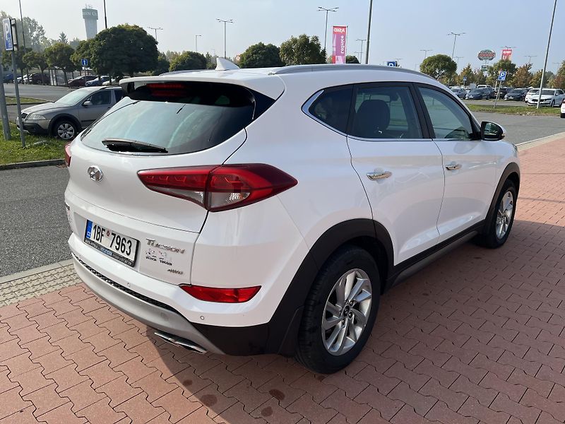Hyundai Tucson 2.0 CRDi 4x4 ČR - fotka 5 z 33
