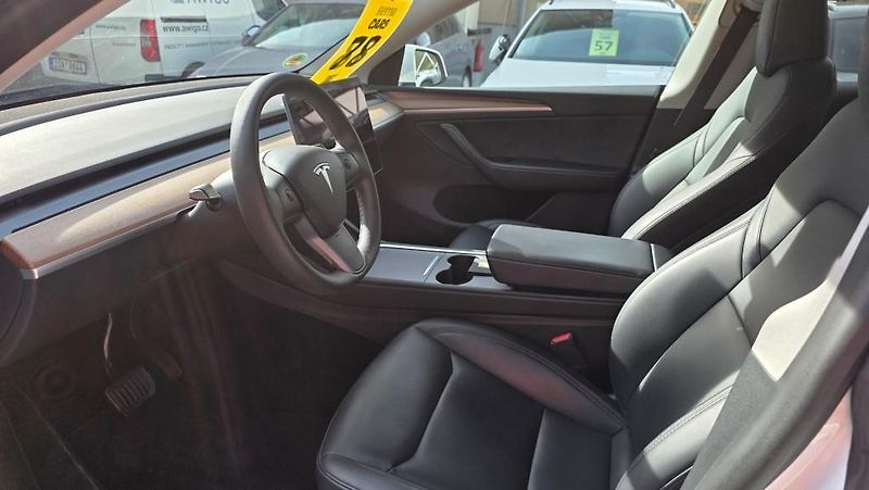 Tesla Model Y (2023) LR AWD Berlin Záruka SoH 92,9% - fotka 8 z 39