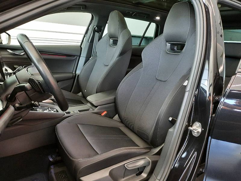 Škoda Octavia (2022) Combi Sportline 2.0 TSI 4x4 (1 - fotka 7 z 31