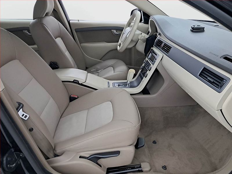 Volvo V70 (2009) 2.4 D, Automat, po STK - fotka 9 z 17
