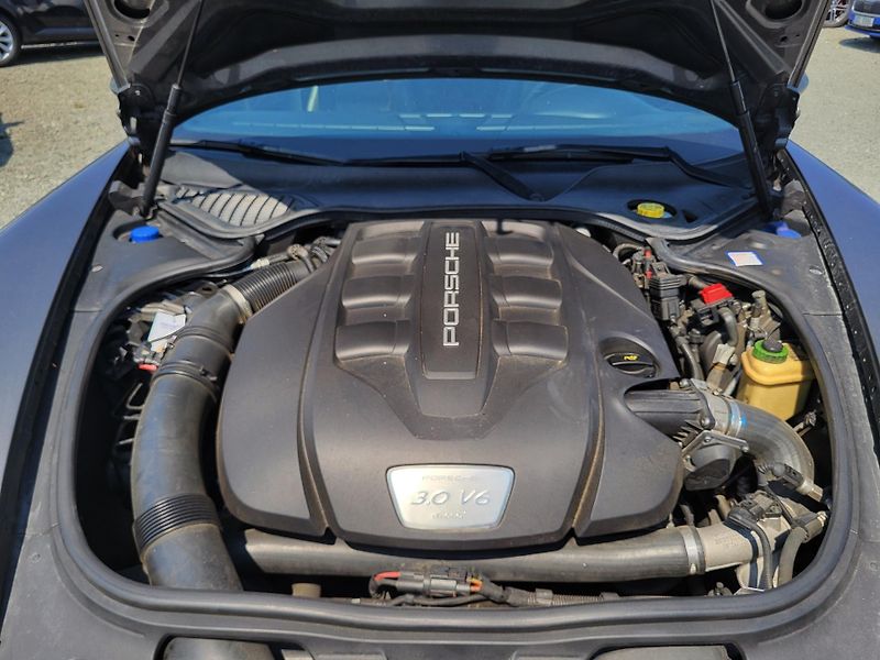 Porsche Panamera Diesel 3.0 V6 221kW - fotka 31 z 45