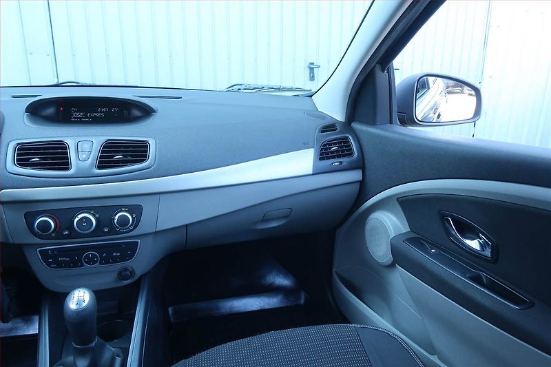 Renault Mégane (2012) 1.6 16V, Serv.kniha, Tempomat - fotka 8 z 19