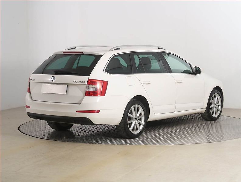 Škoda Octavia (2015) Elegance 1.6 TDI, Tempomat - fotka 5 z 16