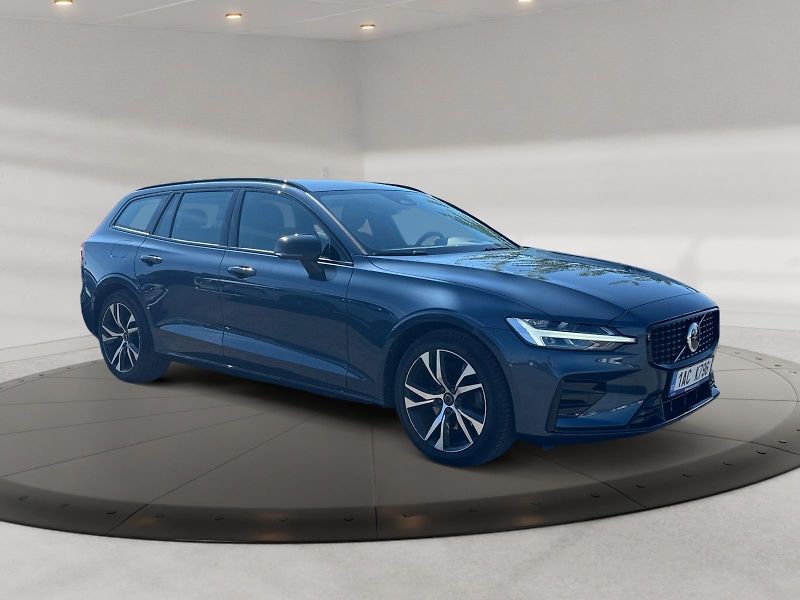 Volvo V60 (2024) PLUS DARK B4 145kW TAŽNÉ CZ - fotka 3 z 11