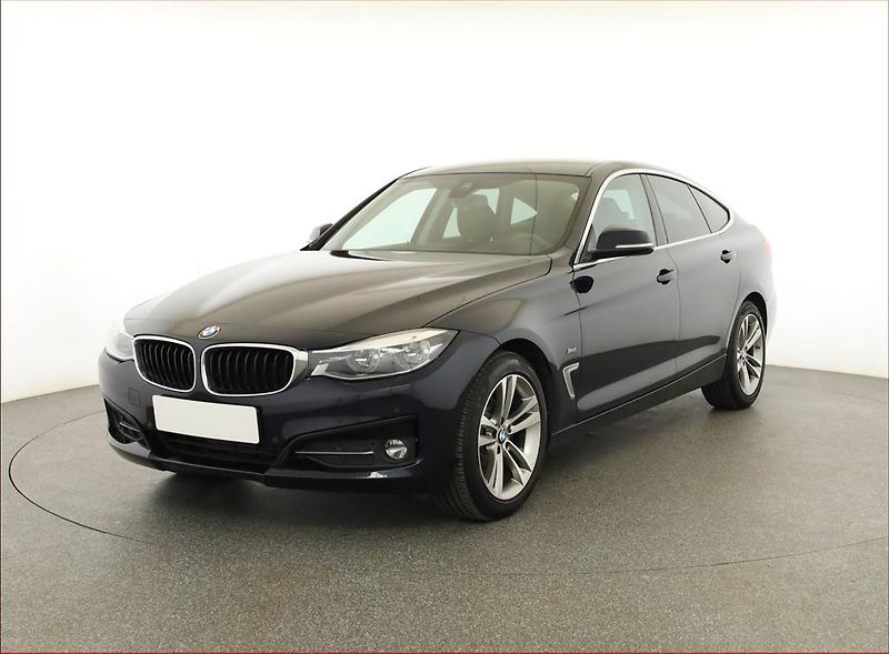 BMW Řada 3 (2018) Sport Line 320d xDrive GT - fotka 2 z 18