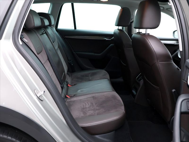 Škoda Octavia 2.0 TDI 135kW DSG Scout Xenon - fotka 12 z 28